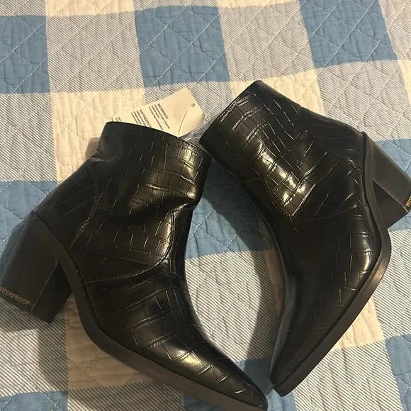 Aqua CollegeQuiana Waterproof Bootie Black Croc
