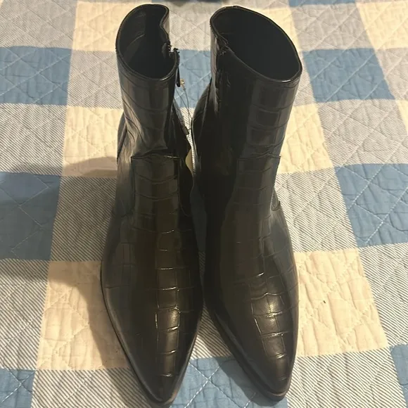 Aqua CollegeQuiana Waterproof Bootie Black Croc