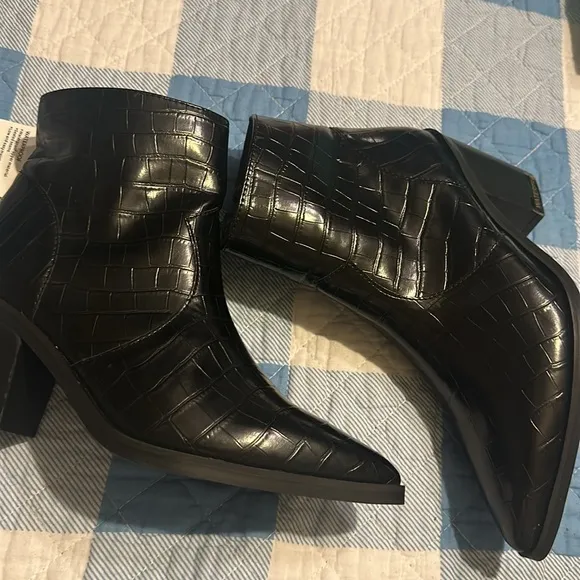 Aqua CollegeQuiana Waterproof Bootie Black Croc