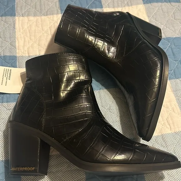 Aqua CollegeQuiana Waterproof Bootie Black Croc
