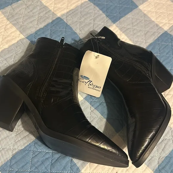 Aqua CollegeQuiana Waterproof Bootie Black Croc