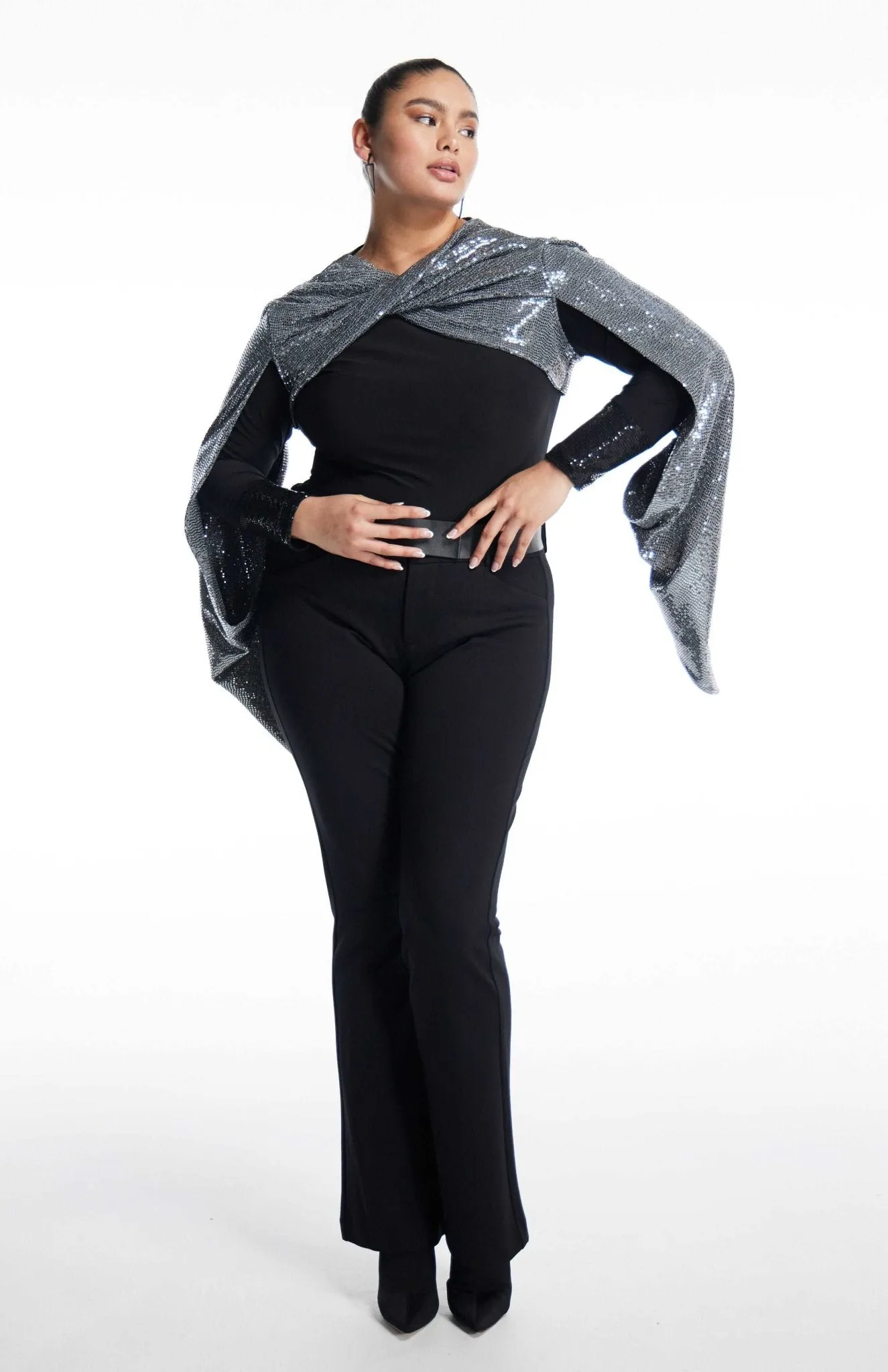 Dioclea | Glamorous Twist: Curve Sequin Shrug