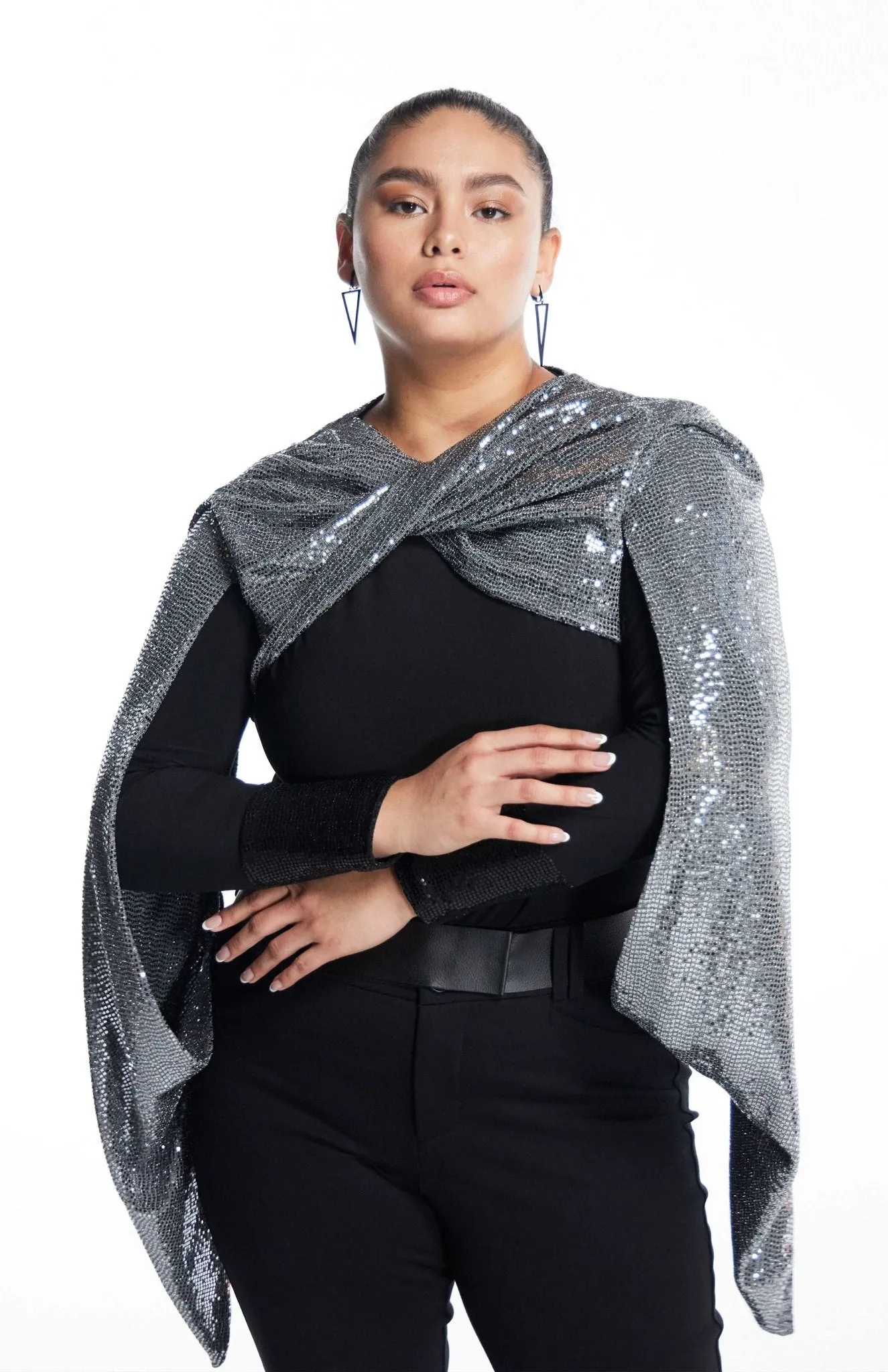 Dioclea | Glamorous Twist: Curve Sequin Shrug