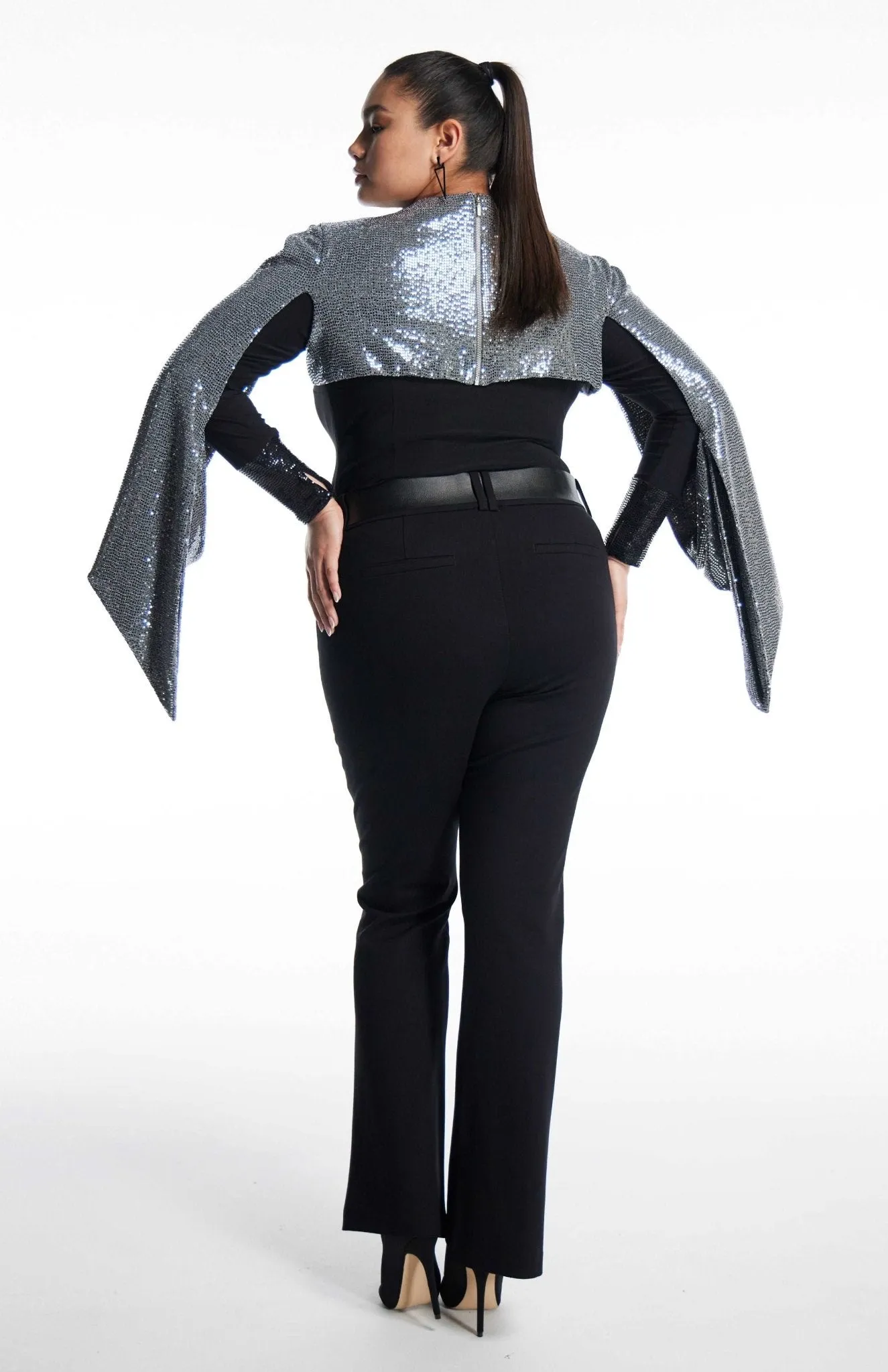 Dioclea | Glamorous Twist: Curve Sequin Shrug