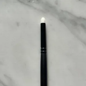 HD White Pointed Smudge Brush