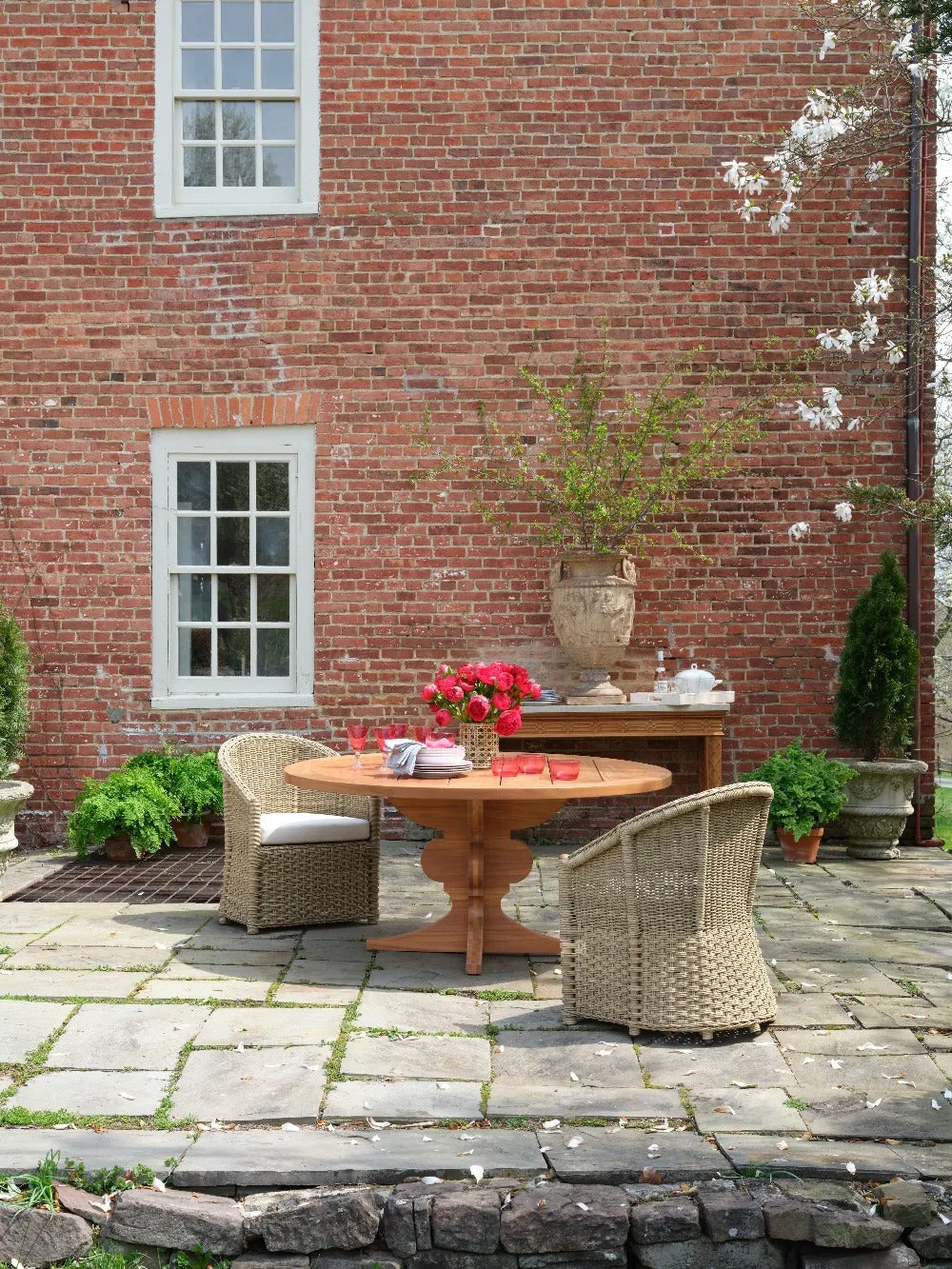 Howard Outdoor Console