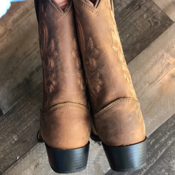Justin boots youth brown leather