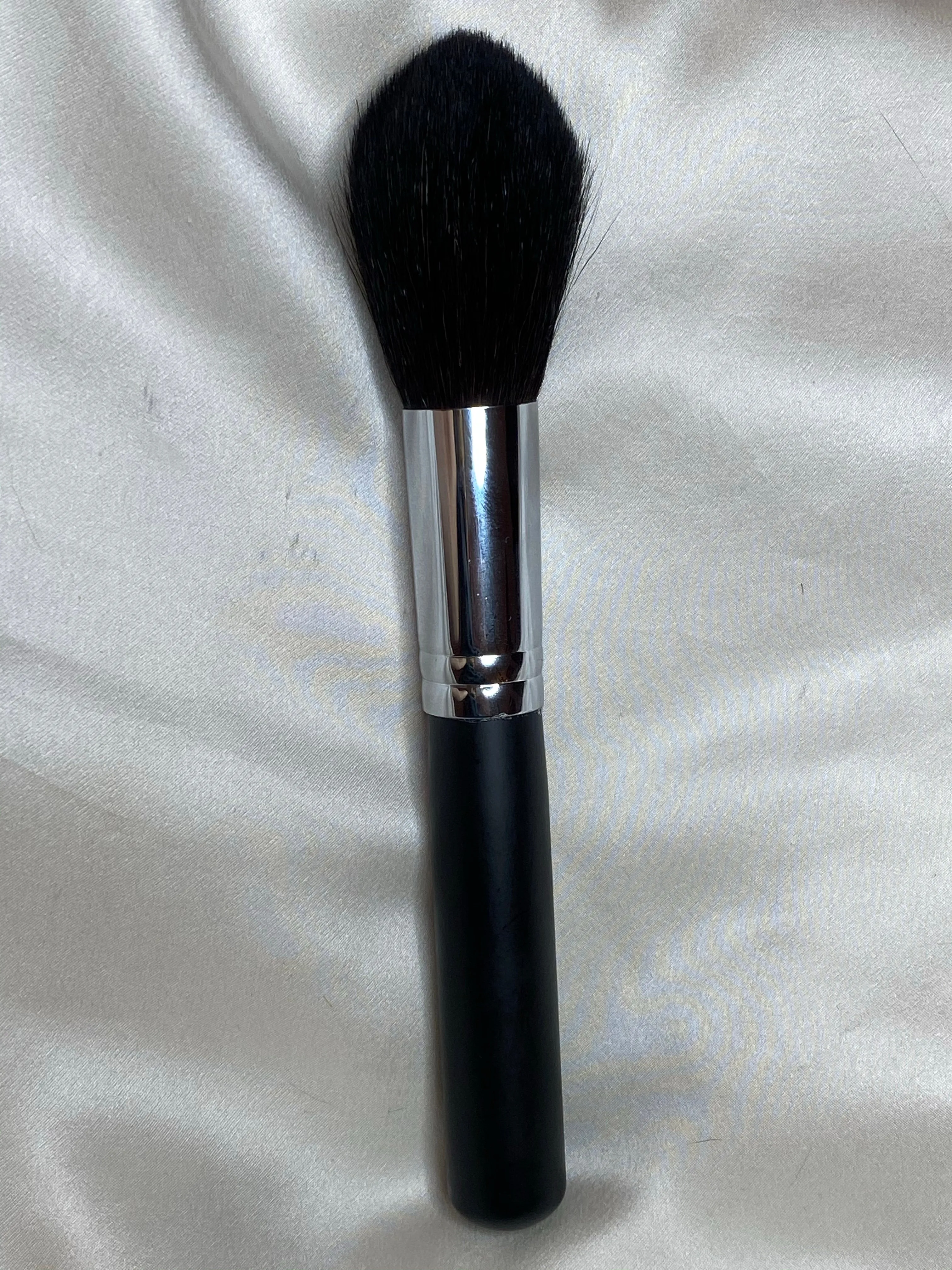 Large Pointed Powder Brush  C401