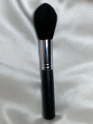 Large Pointed Powder Brush  C401