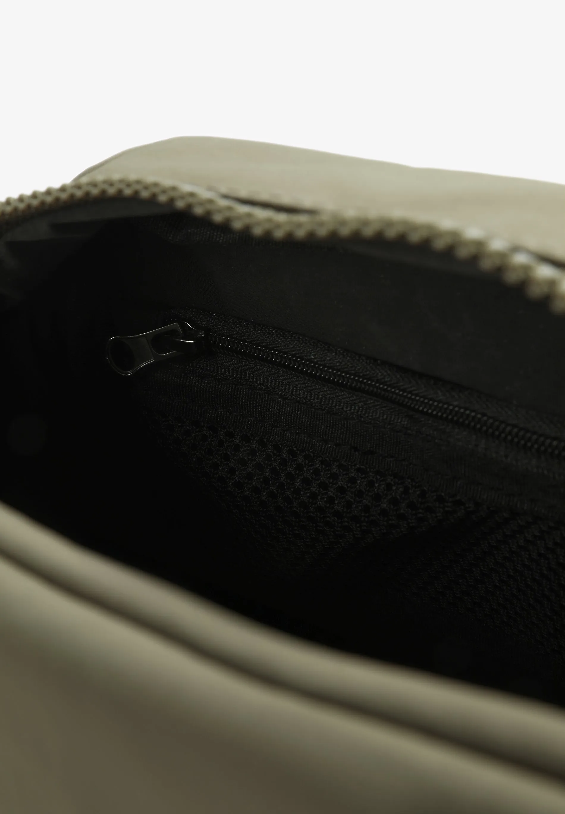 NOLAN TRAVEL CASE