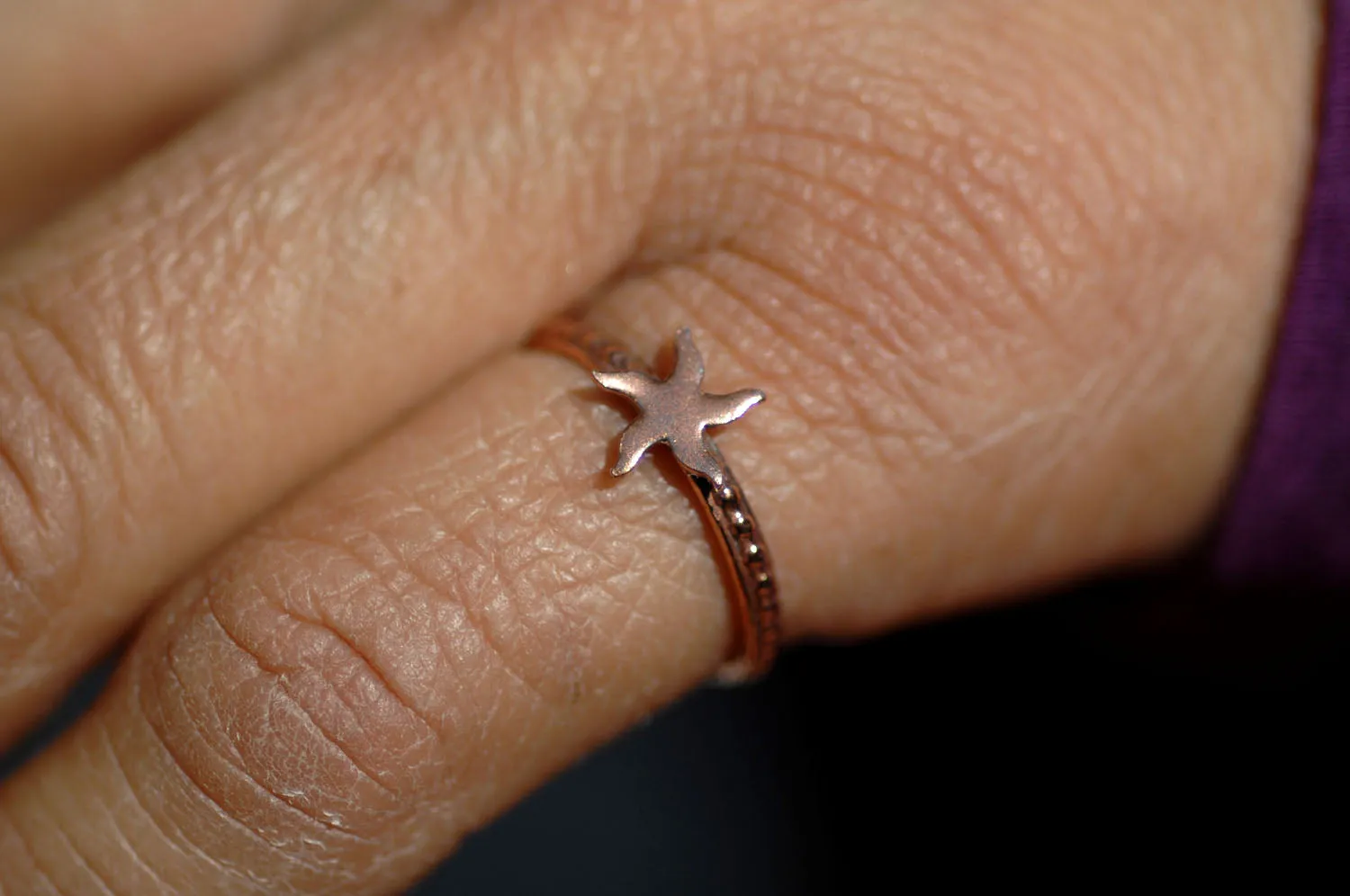 Tiny Metal Paisley Flower Pointed 4.2mm